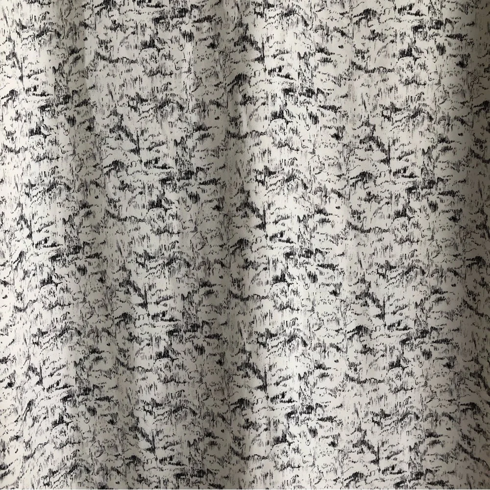 Lila Rose Black and White Shift Dress - Picture 5 of 5